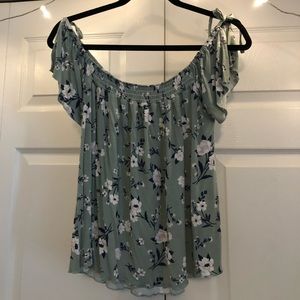 American Eagle - off the shoulder top (size L)